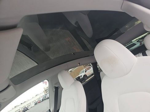 Used 2024 Tesla Model Y Long Range image 10