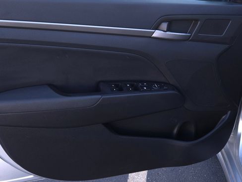 Used 2017 Hyundai Elantra Limited FWD image 7