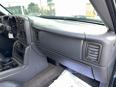 Used 2007 Chevrolet Silverado 2500 LT w/ Heavy-Duty Power Package AWD/4WD image 18