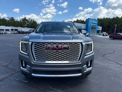 Used 2021 GMC Yukon XL Denali w/ Denali Premium Package image 8