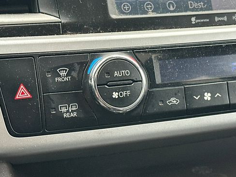 Used 2018 Toyota Highlander XLE image 28