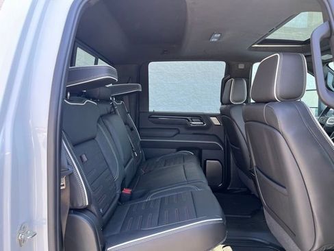 Used 2026 GMC Sierra 2500 AT4X image 9