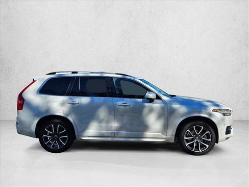Used 2017 Volvo XC90 T6 Momentum w/ Vision Package image 4