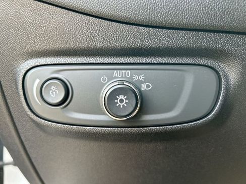 Used 2018 Chevrolet Equinox LT AWD/4WD image 17