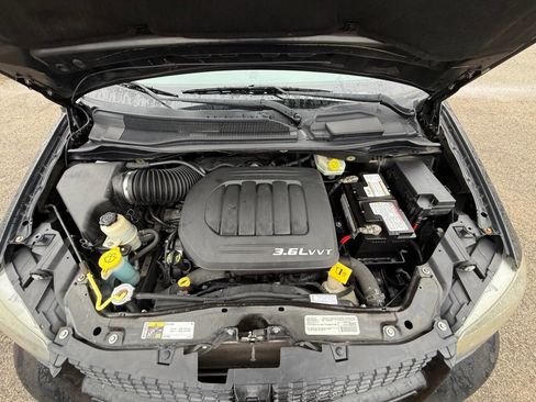 Used 2016 Dodge Grand Caravan SE image 31