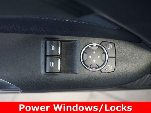 Used 2018 Ford Mustang Coupe RWD image 5