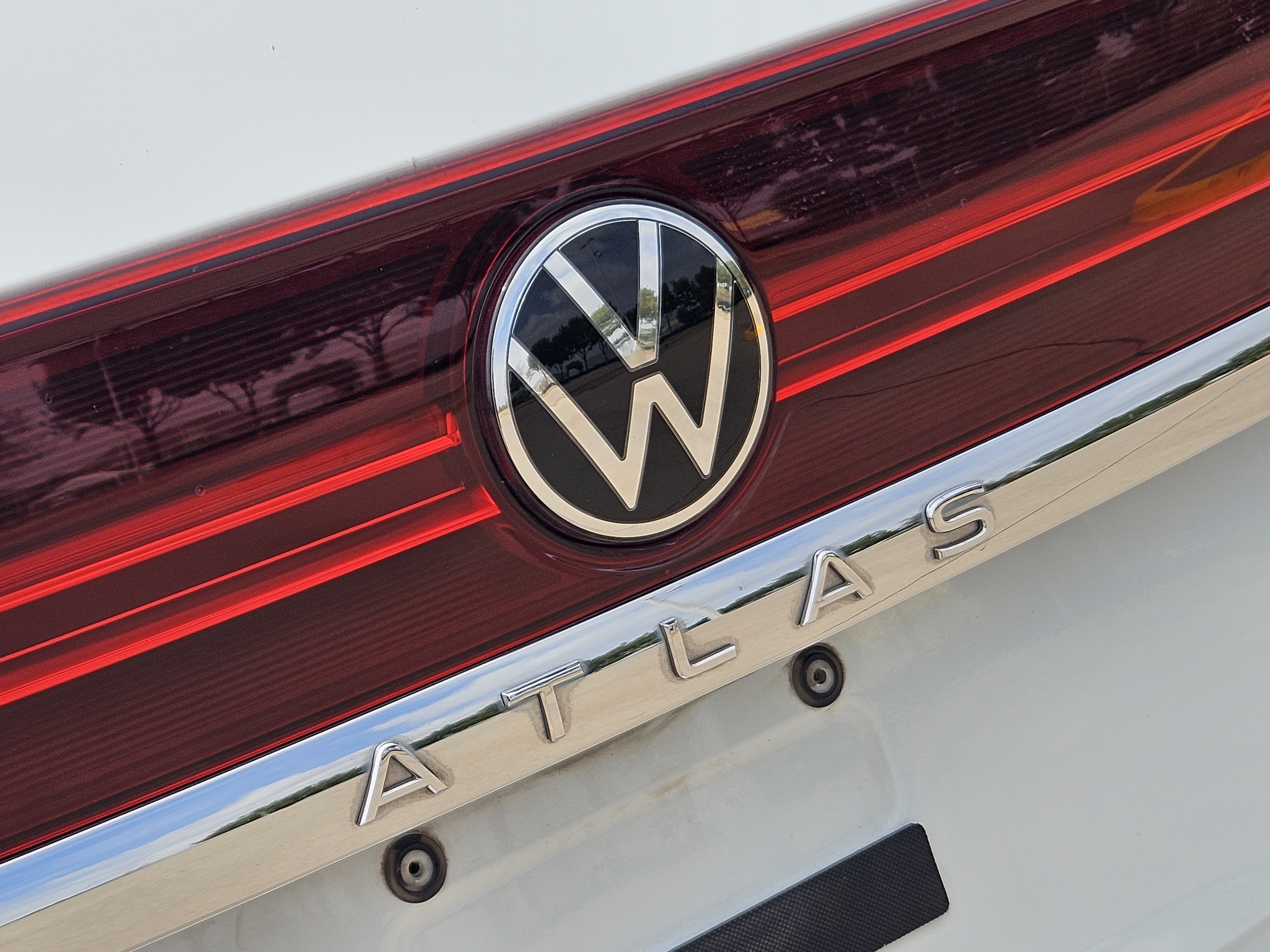 Used 2024 Volkswagen Atlas SE w/ Panoramic Sunroof Package FWD image 28