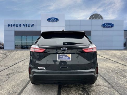 Certified 2021 Ford Edge SE image 5