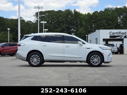 Used 2023 Buick Enclave Essence FWD image 9