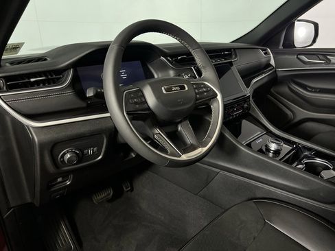 Used 2023 Jeep Grand Cherokee L Laredo image 22