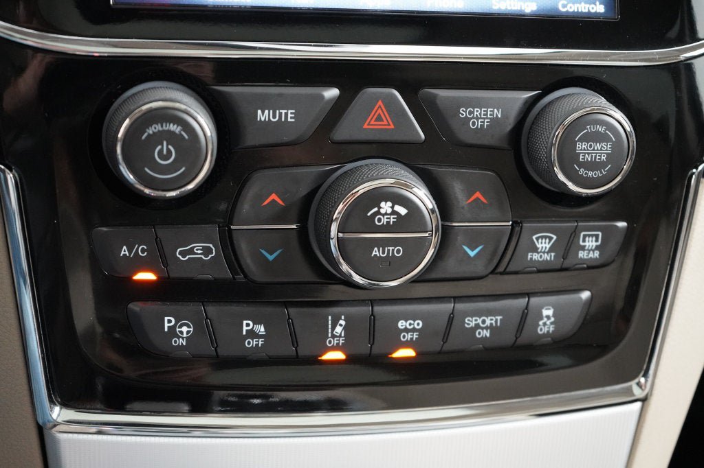Used 2020 Jeep Grand Cherokee Summit AWD/4WD image 25