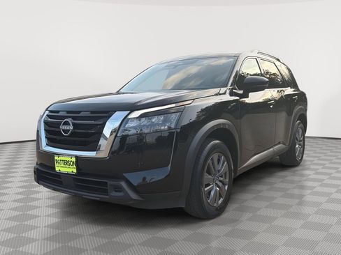 Used 2025 Nissan Pathfinder SV FWD image 4
