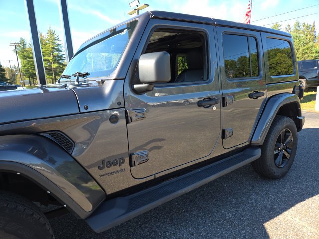 Used 2022 Jeep Wrangler Unlimited Sahara AWD/4WD image 31