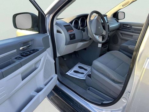 Used 2009 Dodge Grand Caravan SE w/ Climate Group FWD image 11