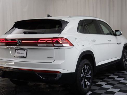Used 2025 Volkswagen Atlas Cross Sport SE image 15