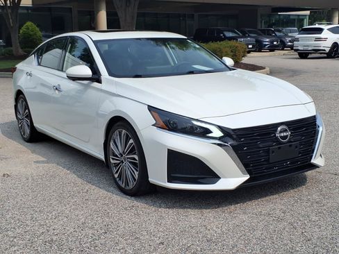 Used 2023 Nissan Altima 2.5 SL FWD image 5