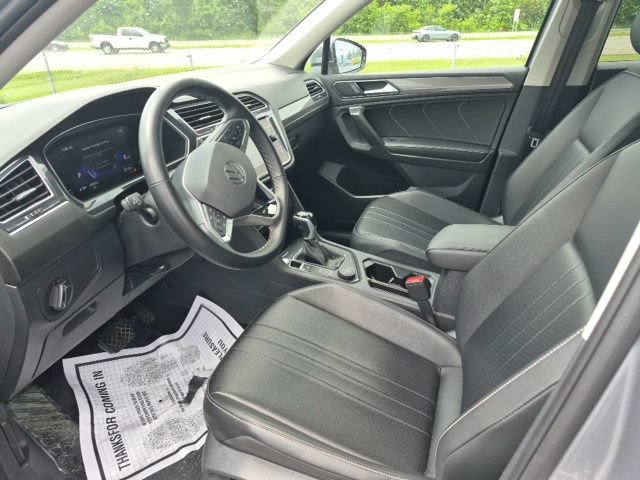 Used 2024 Volkswagen Tiguan SE AWD/4WD image 11