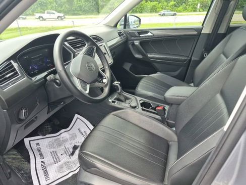 Used 2024 Volkswagen Tiguan SE AWD/4WD image 11