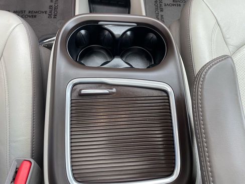 Used 2019 Chrysler Pacifica Touring-L Plus w/ Advanced Safetytec Group image 24