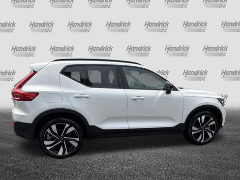 Certified 2025 Volvo XC40 B5 Ultra AWD/4WD image 11