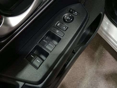 Used 2018 Honda CR-V Touring image 18