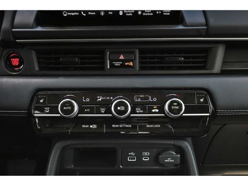 Used 2025 Honda Pilot Touring image 25