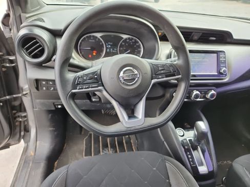 Used 2020 Nissan Kicks S image 12