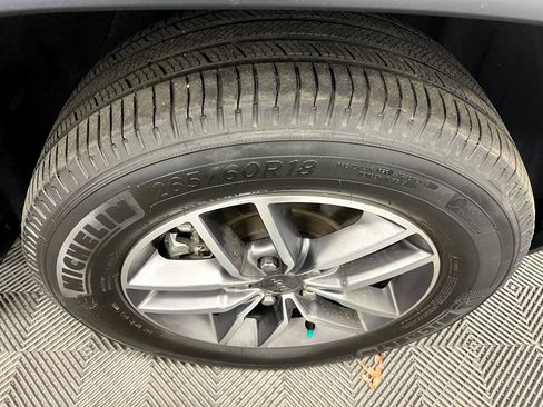 Used 2022 Jeep Grand Cherokee Limited image 38