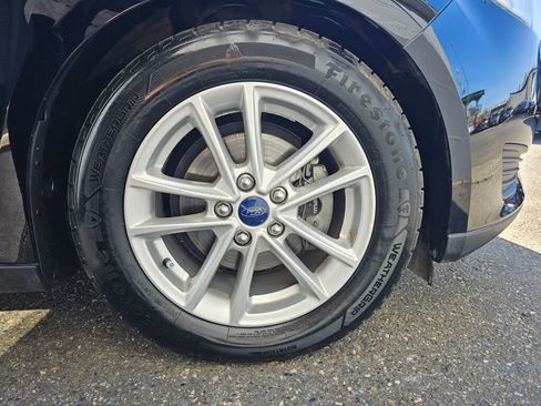 Used 2016 Ford Focus SE w/ SE Winter Package FWD image 8