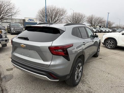 Used 2024 Chevrolet Trax LT w/ Driver Confidence Package image 8