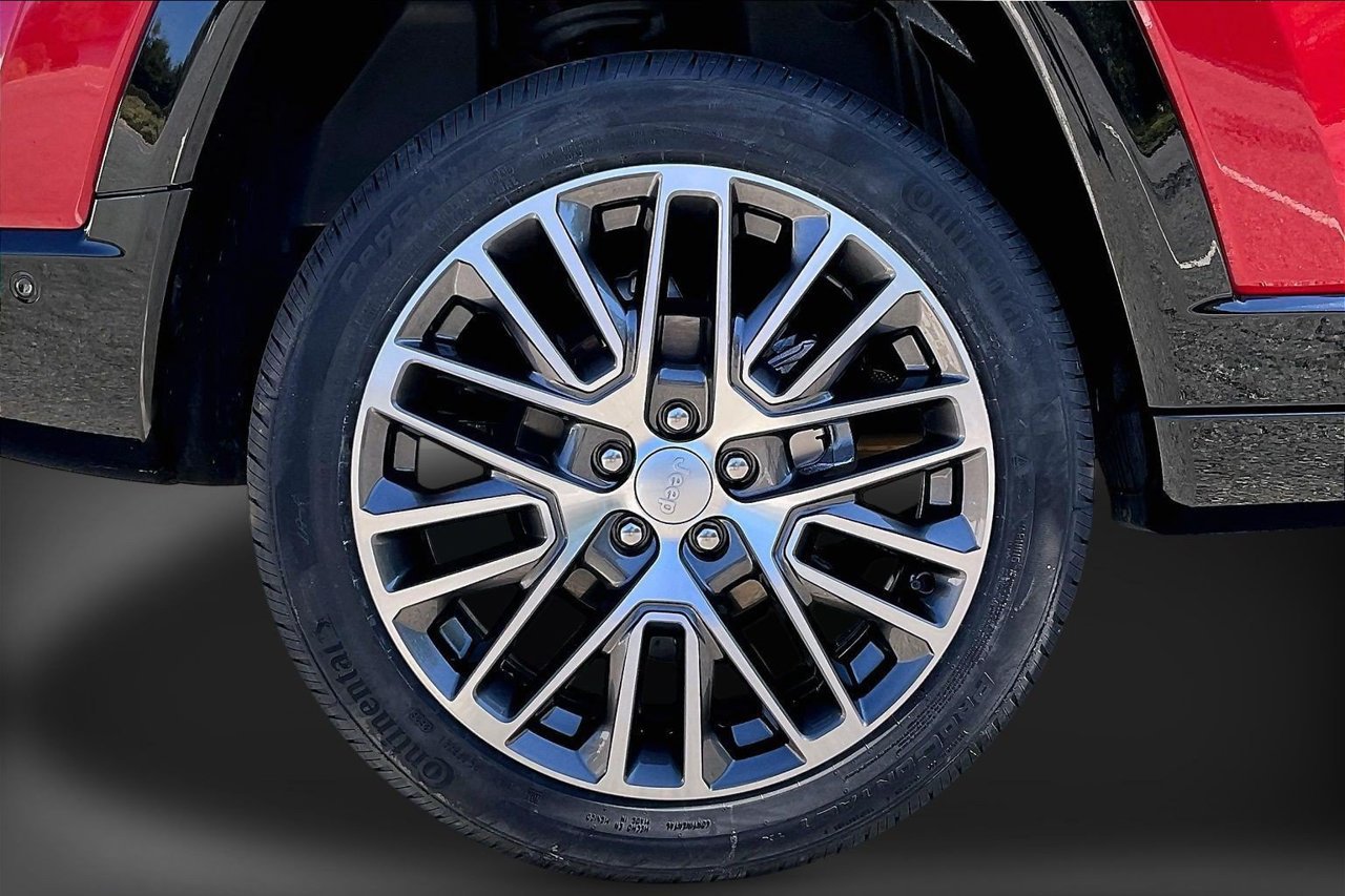 Certified 2024 Jeep Compass Limited w/ Elite Group AWD/4WD image 36