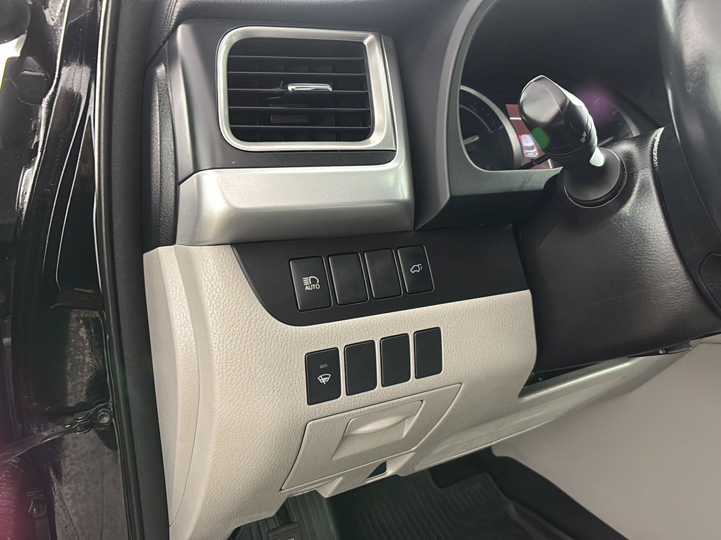Used 2018 Toyota Highlander XLE AWD/4WD image 29