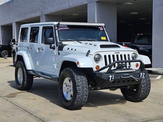 Used 2015 Jeep Wrangler Unlimited Sahara w/ Connectivity Group AWD/4WD video 3
