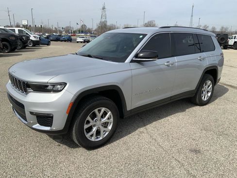Used 2023 Jeep Grand Cherokee L Limited AWD/4WD image 7