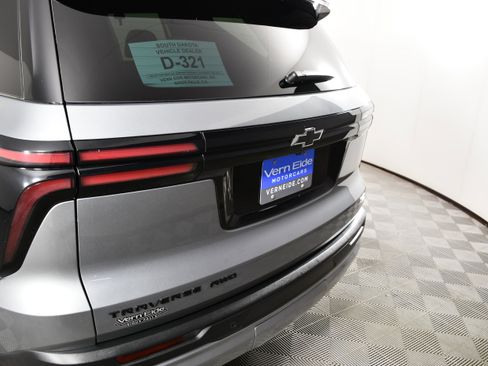 Used 2025 Chevrolet Traverse Z71 image 15