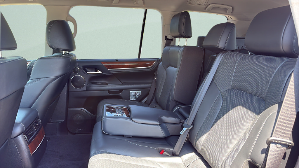 Used 2018 Lexus LX 570 4WD w/ Luxury Package image 15