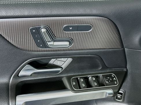Used 2023 Mercedes-Benz GLB 250 4MATIC image 15