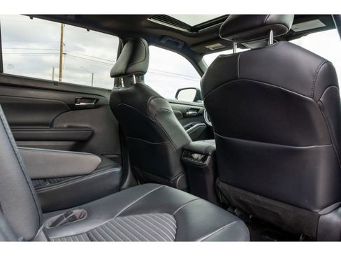 Used 2023 Toyota Highlander XSE image 14