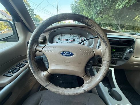 Used 2001 Ford Explorer Sport Trac 4dr image 18