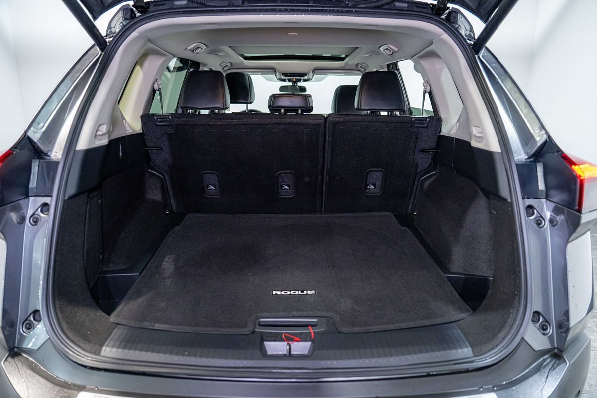 Used 2023 Nissan Rogue SV w/ SV Premium B Package FWD image 26