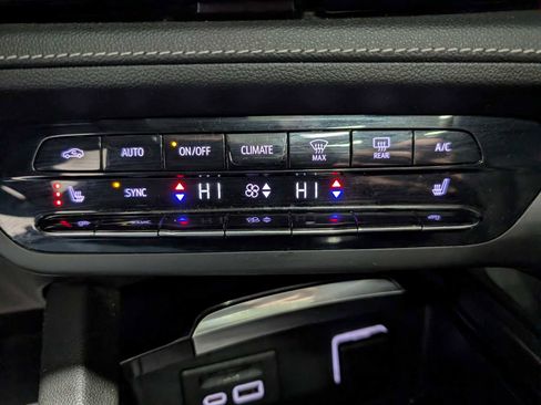 Used 2021 Buick Envision Essence w/ Technology Package I image 35