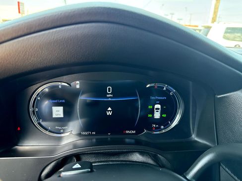 Used 2016 Cadillac Escalade ESV Luxury image 24