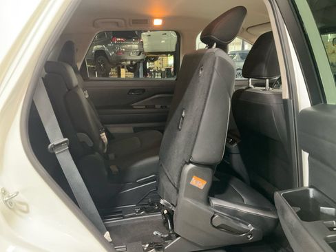 Used 2024 Nissan Pathfinder SV AWD/4WD image 18