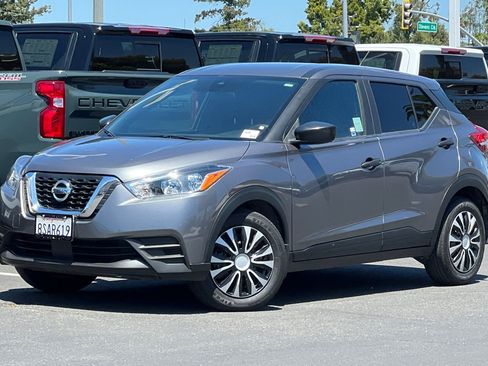 Used 2020 Nissan Kicks S FWD image 9