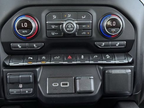Used 2021 Chevrolet Silverado 1500 LT Trail Boss w/ Convenience Package II AWD/4WD image 19