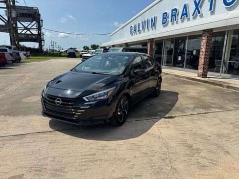 Used 2025 Nissan Versa SR FWD image 2