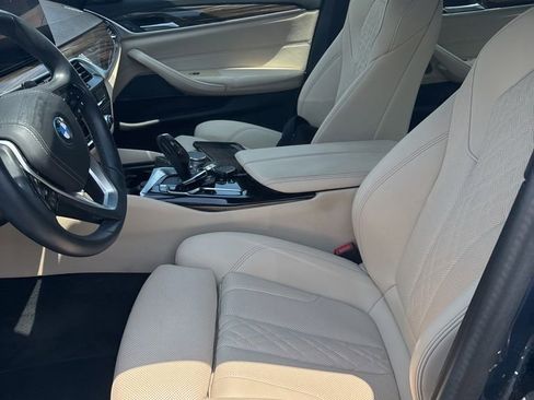 Used 2023 BMW 530e w/ Premium Package RWD image 2