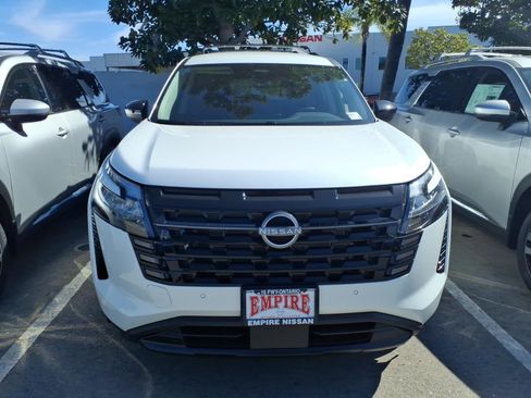 New 2026 Nissan Pathfinder SV image 11