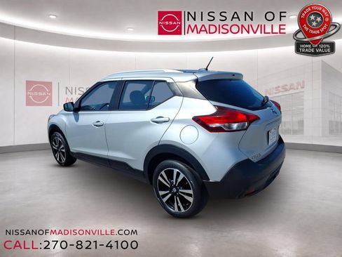 Used 2019 Nissan Kicks SV FWD image 3