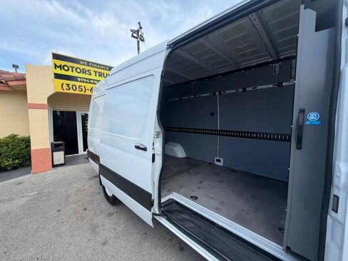 Used 2024 Mercedes-Benz Sprinter 2500 170 Extended Cargo image 8
